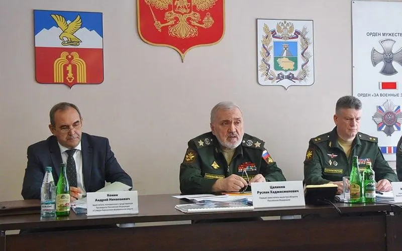 Никулинский районный суд Москвы удовлетворил иск Генпрокуратуры: в доход государства изъяли деньги и недвижимость семьи бывшего замминистра обороны на 5,5 млрд рублей. Подозреваемый вину не признаёт, ущерб следствие оценивает в 6,6 млрд.