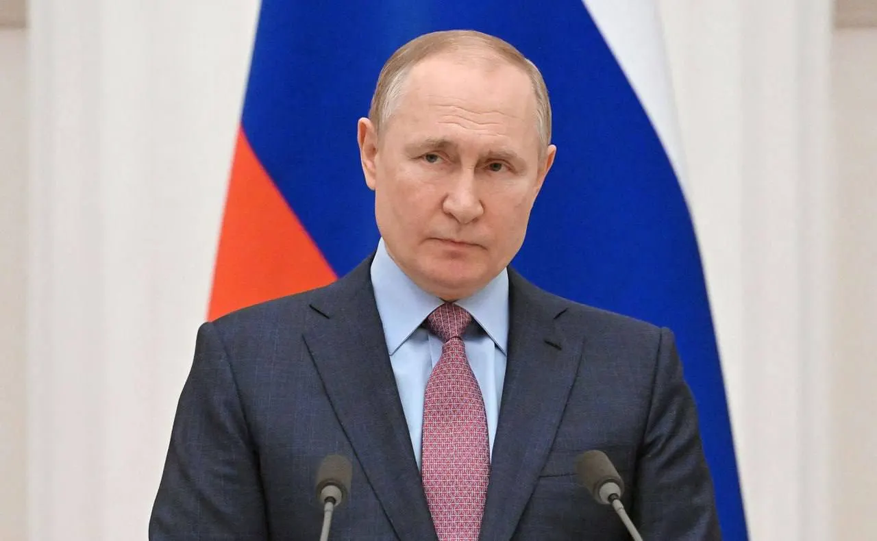 Президент заявил, что замена низкоквалифицированных сотрудников искусственным интеллектом — процесс необратимый и неизбежный.