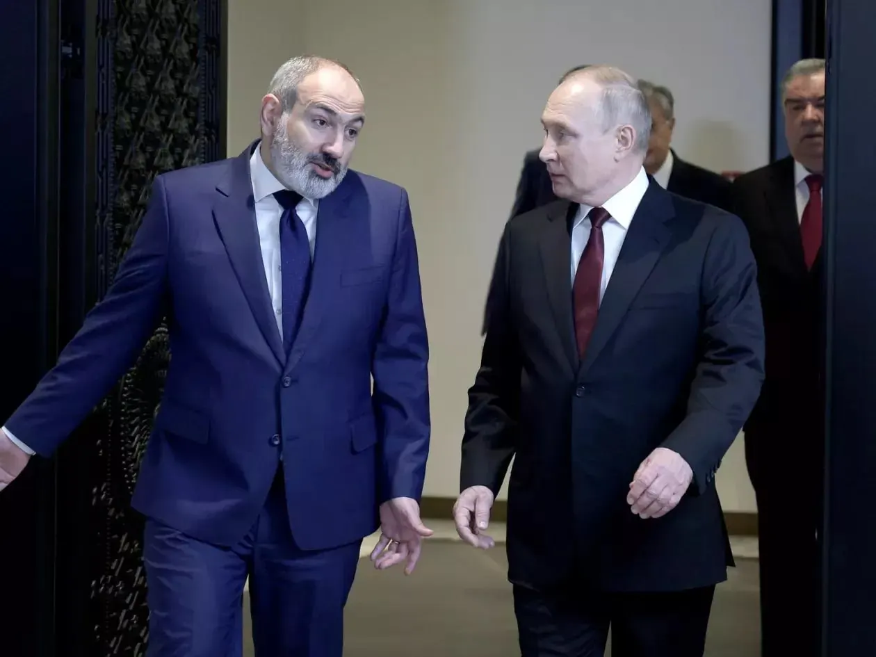 Премьер-министр Армении заявил, что Ереван исключает вступление в антироссийские санкции Евросоюза, но при этом не намерен помогать в их обходе. По его словам, экономика страны не выдержит санкционного давления.