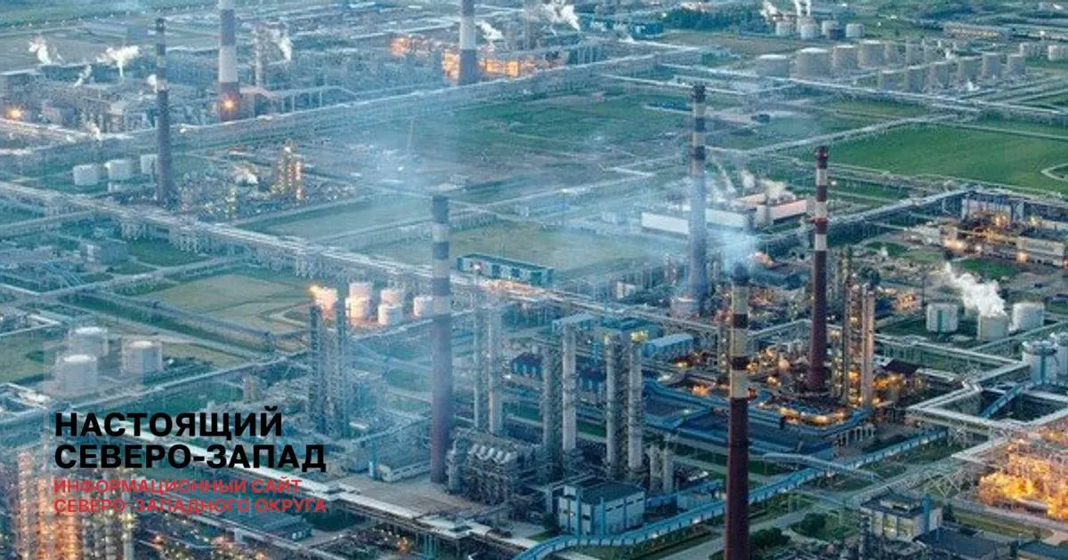 С начала мая поставки белорусского бензина на Петербургскую биржу резко выросли — более 17 тыс. тонн против ~300 тонн годом ранее. Одновременно приостановили работу несколько российских НПЗ, а импортное топливо заметно дороже отечественного.