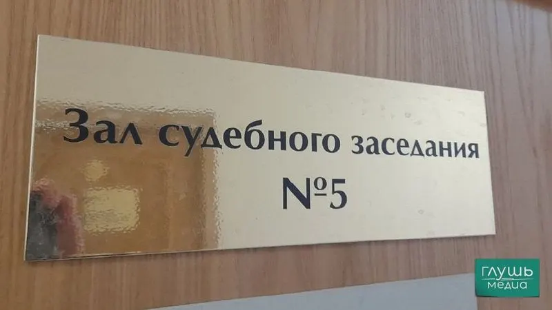 Верховный суд РФ предложил смягчить требования к квалификации секретарей судебных заседаний: допускать на эти должности студентов юридических факультетов, ссылаясь на избыточность требования о высшем образовании и дефицит кадров.