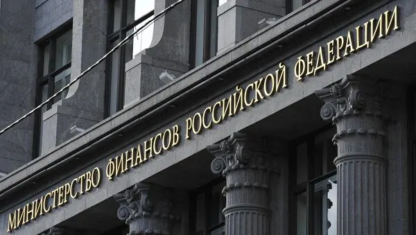 Министерство финансов попросило правительство заморозить ряд неновых расходов на триллионные суммы в ближайшие годы, чтобы компенсировать растущие расходы на военные действия; дефицит может достигнуть нескольких трлн рублей.