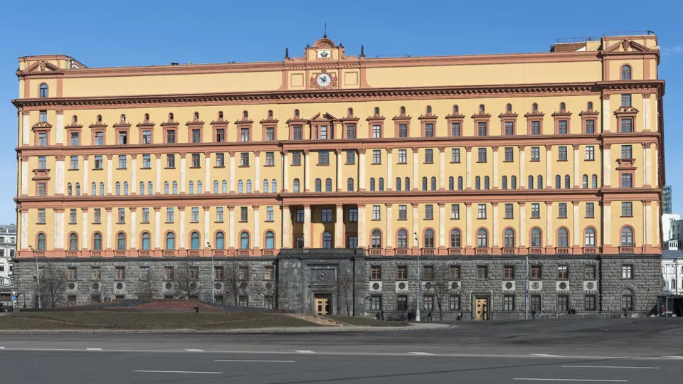 Руководитель Погранслужбы ФСБ заявил о нарушениях договоров со стороны Финляндии и Эстонии, росте «провокационных действий» и усилении военной активности у западных рубежей России. Власти готовятся к разным сценариям, принят закон о защите россиян за рубежом, МИД планирует обращение в Международный суд.