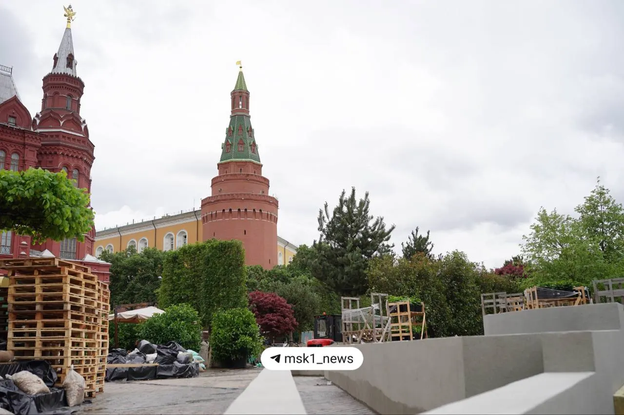 На Тверской, у ЦУМа и на других центральных площадках открыли локации фестиваля «Сады и цветы». Всего более 70 площадок и свыше 500 тысяч растений — фестиваль продлится до 7 сентября.