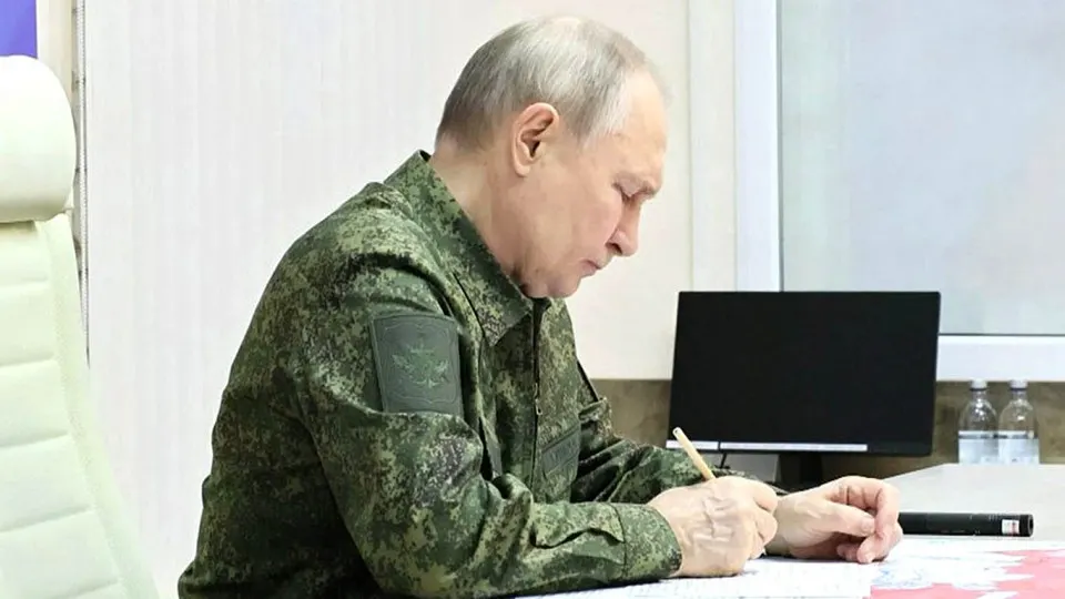 Европейские ведомства пересматривают прогнозы и считают, что ослабленная войной Россия может воспользоваться законом о «защите граждан» и ударами дронов, чтобы спровоцировать конфликт с НАТО в ближайшие 12 месяцев.