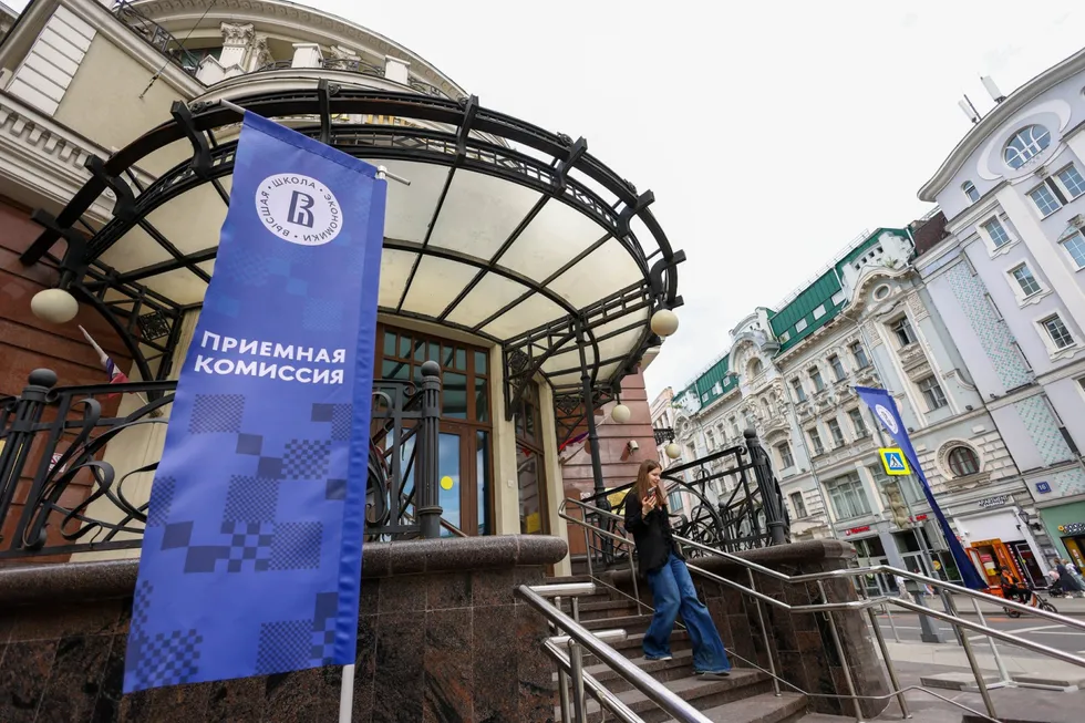 В конце апреля вуз уменьшил максимальные скидки со 100% до 25%. Учащиеся лицея при вузе не получили своевременного оповещения и теперь не знают, как корректировать планы поступления.