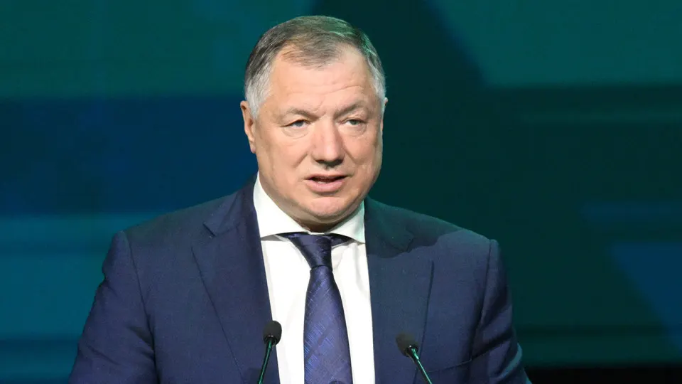 Зампред правительства сообщил на экономическом форуме в Казани о планах привлечь китайский капитал и технологии для строительства восточной ветки коридора «Север — Юг», которая соединит Москву с иранскими портами и предложит маршруты в Южную Азию.