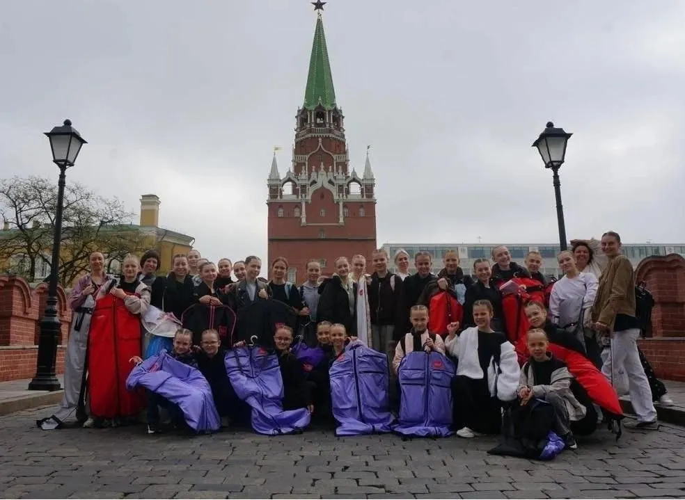 Танцевальный коллектив «Второе дыхание» из Новосибирска впервые выступил на сцене Кремлёвского дворца после победы на фестивале «Рождение звезды». Отчётный концерт пройдёт 6 июня во Дворце культуры им. Горького.