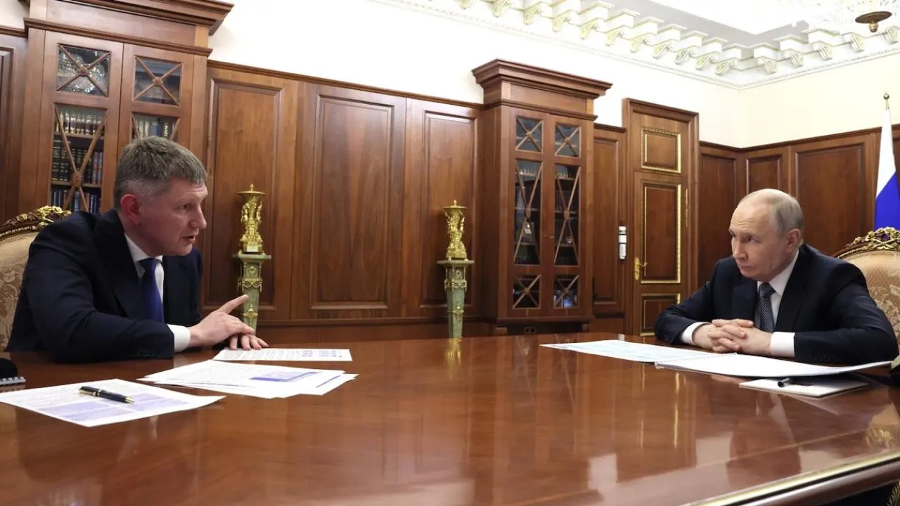 Министр экономического развития Максим Решетников сообщил президенту, что Россия сократила разрыв по ВВП на душу населения (с 43% в 2017 году до почти 56% в 2025) и по темпам роста обогнала США, несмотря на санкции. По данным МВФ, по ВВП на душу населения Россия по-прежнему занимает 66-е место ($18 530).