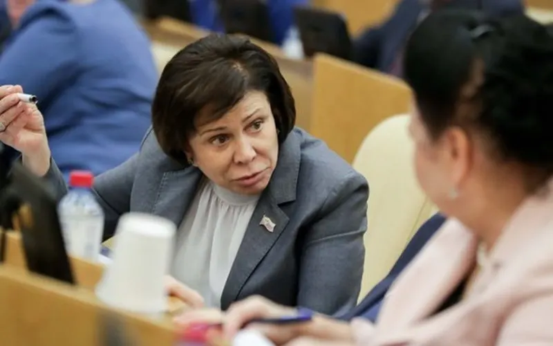 Олимпийская чемпионка и депутат Госдумы Ирина Роднина заявила, что россияне, недовольные жизнью в провинции, могут переехать в столицу и попытать счастья в Москве. Она также отвергла обвинения в «выкачивании» денег из регионов и провела параллель с Соединёнными Штатами.