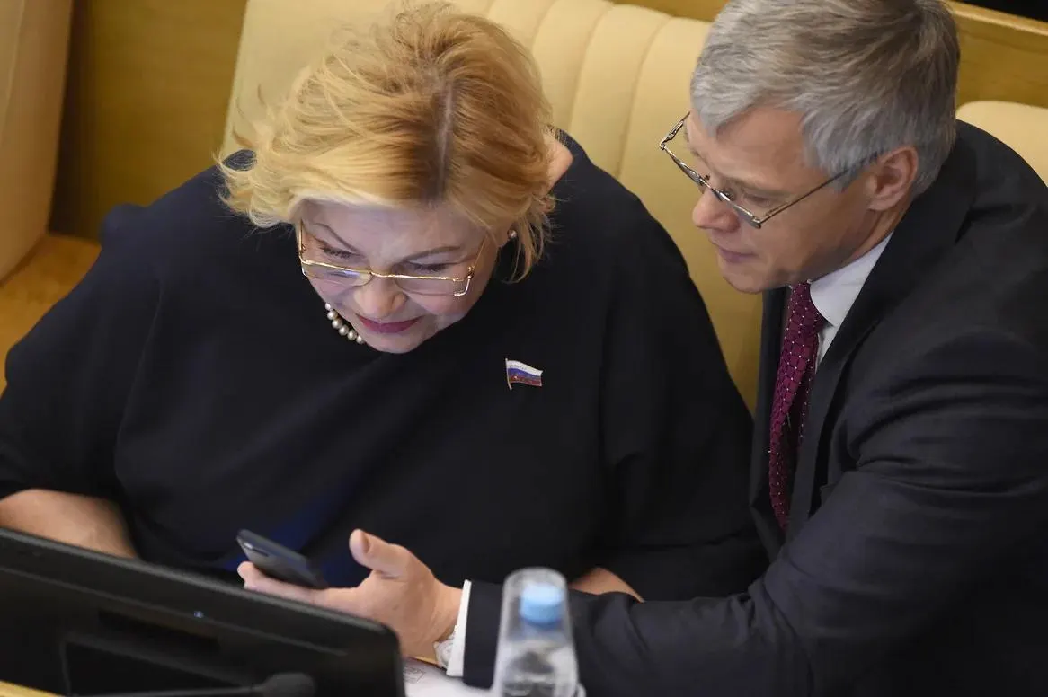 Два депутата, в том числе представитель Челябинской области Валерий Гартунг, оказались единственными голосовавшими против обращения Госдумы по удару в Старобельске; спикер назвал это «техническим сбоем».