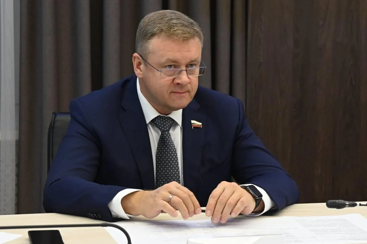 Мосгорсуд продлил срок содержания под стражей бывшего губернатора Рязанской области Любимова. В суде уточняют детали решения.