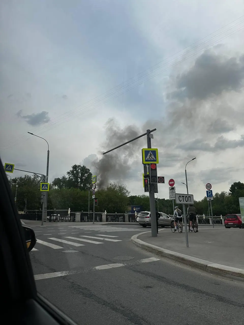 В Лефортово в комплексе Красных казарм произошёл пожар. По данным МЧС, пожарные уже работают на месте, сведения о пострадавших уточняются.