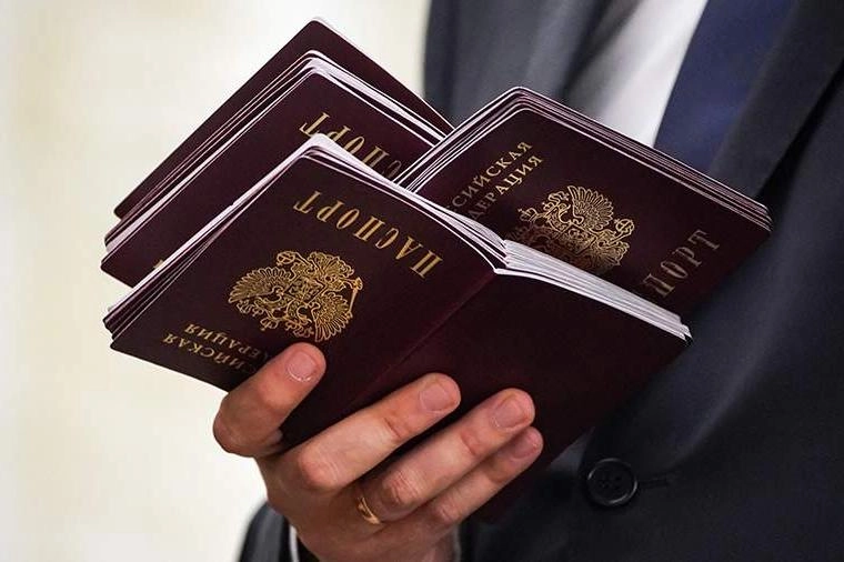 Фракция «Единая Россия» планирует внести поправки, позволяющие выдавать РВП, ВНЖ и гражданство иностранцам, которых в других странах осудили за поддержку политики России и СВО.