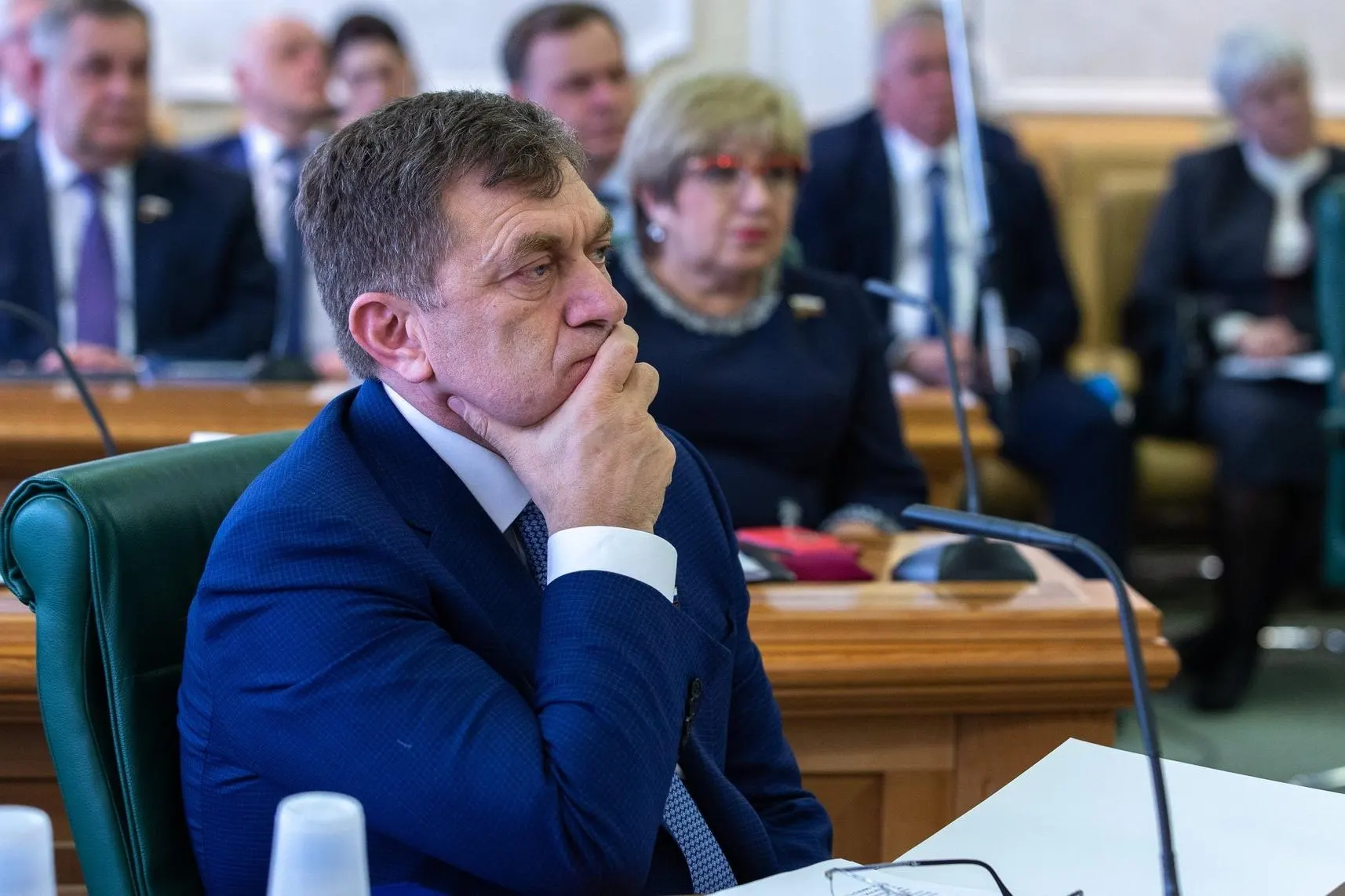 Никулинский суд Москвы прекратил производство по антикоррупционному иску Генпрокуратуры в отношении сенатора Ахмата Салпагарова после заключения мирового соглашения; требования к другим ответчикам сохраняются.