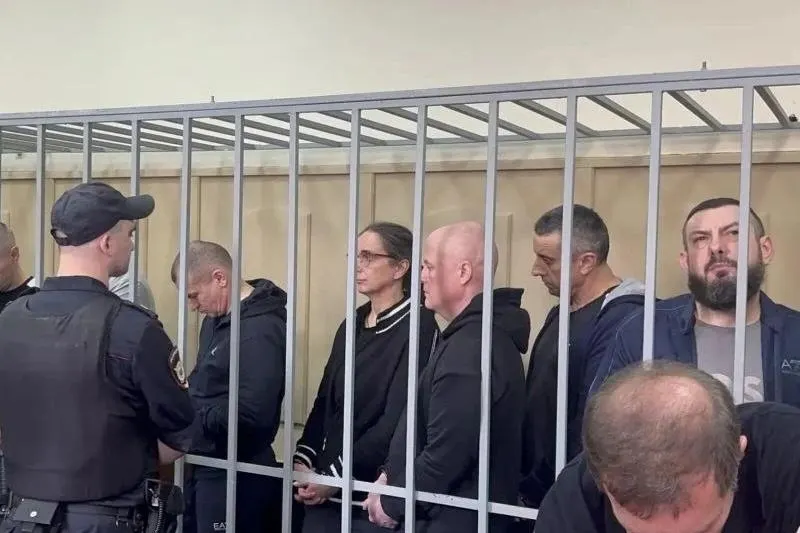 Кузьминский районный суд Москвы признал виновными девять руководителей газовой отрасли Краснодарского края в создании организованного преступного сообщества и получении взяток свыше 166 млн рублей; сроки — от 8 до 21 года и крупные штрафы.