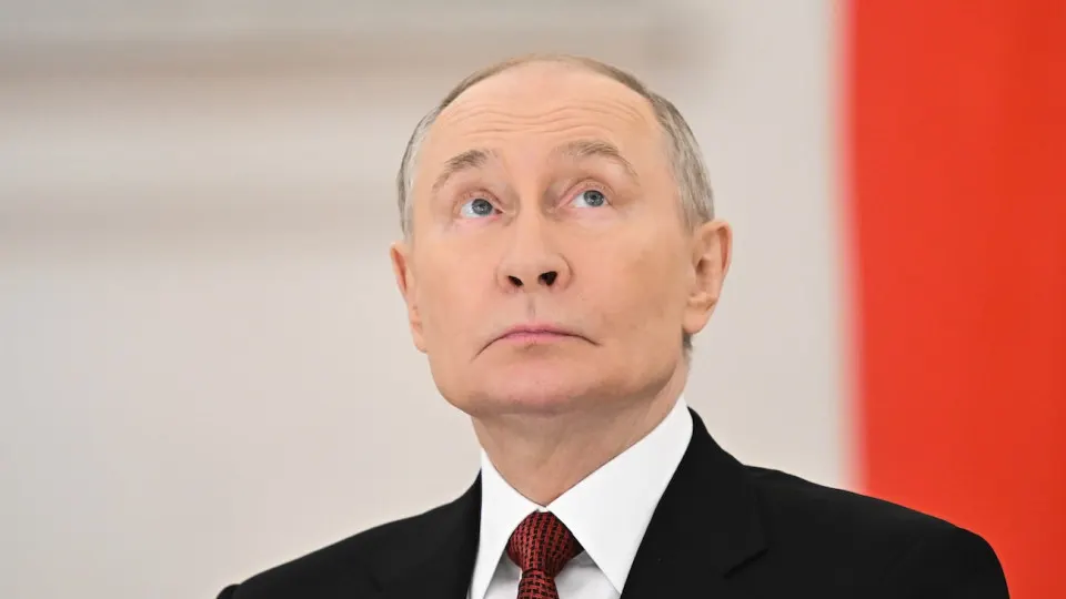 Закон дополняет план профилактики МВД положениями о предупреждении и пресечении уклонений от воинской обязанности и о противодействии искажению исторической правды; изменения вносятся в федеральный закон о системе профилактики правонарушений.
