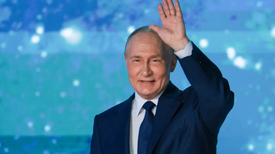 Указ упрощает получение российского паспорта для постоянно проживающих в Приднестровье; заявления будут подавать в диппредставительства. Ранее схожие меры вводились для Абхазии и Южной Осетии; также Госдума приняла закон о возможности применения армии для защиты россиян за рубежом.