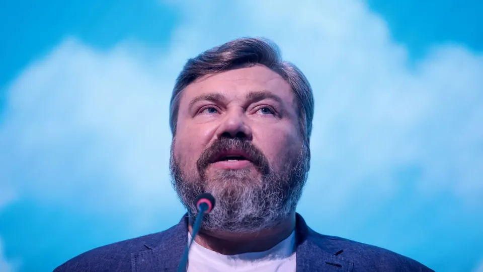Предприниматель объявил о приостановке канала в государственном мессенджере, раскритиковал его работу и расходы на «контроль трафика», призвав вернуть доступ к Telegram и резко высказавшись о мерах против украинской инфраструктуры.