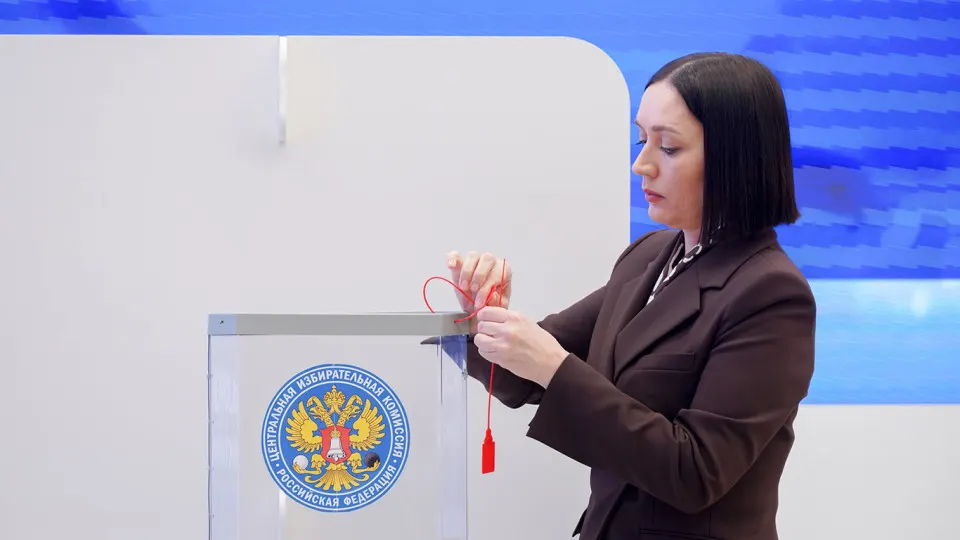Опрос ВЦИОМ показывает, что большинство россиян не в курсе точной даты выборов в Госдуму. При этом 66% намерены голосовать, «Единая Россия» лидирует в рейтингах партий.