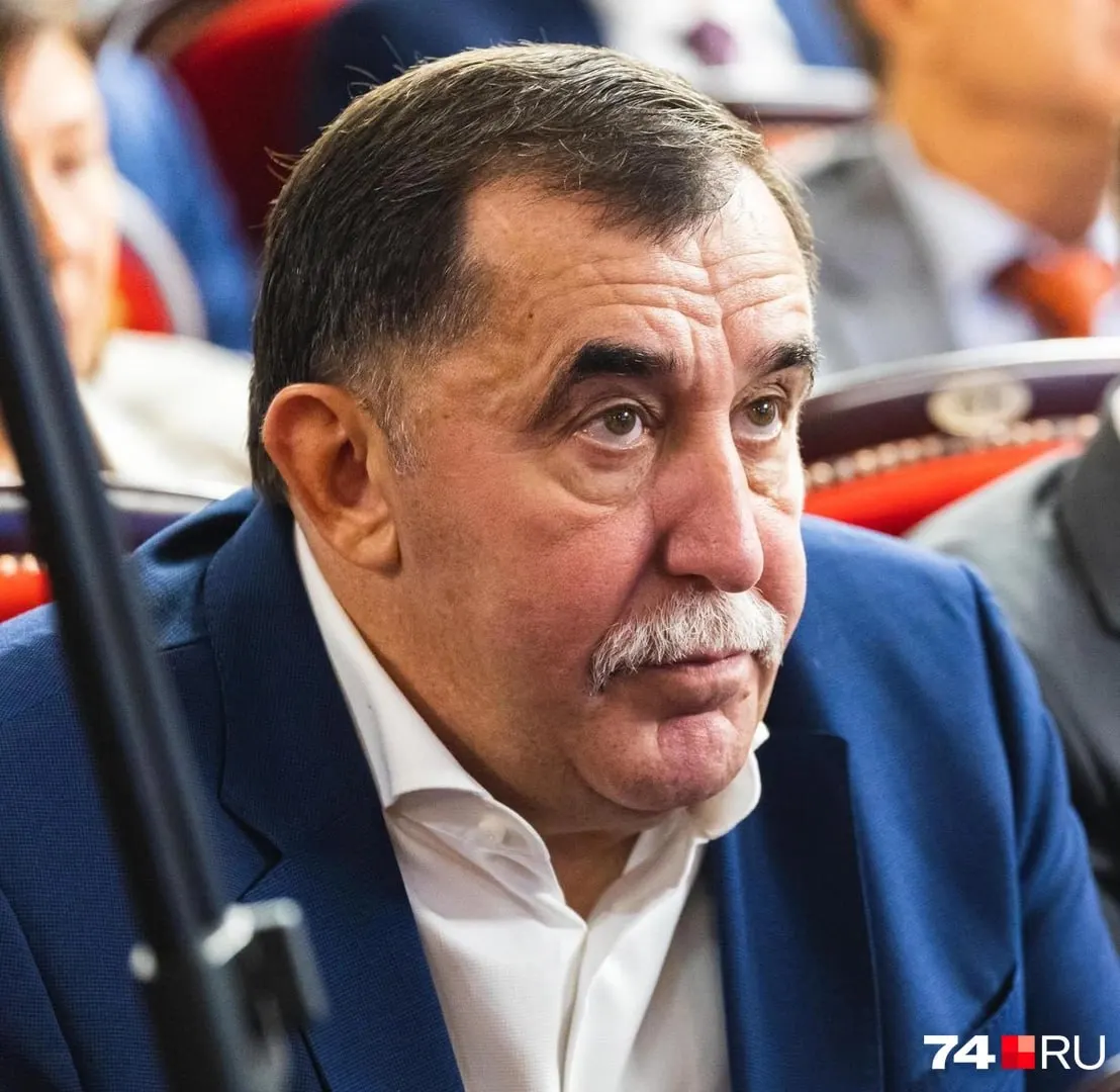 Бывший гендиректор «Трест Магнитострой» и «Гринфлайт» подал заявление о банкротстве. Суд признал его несостоятельным, ввёл реструктуризацию долгов и процедуру реализации имущества до 3 декабря 2026 года.