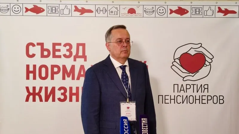 На IX съезде в Москве делегаты приняли предвыборную программу и федеральный список кандидатов в Госдуму, который возглавил председатель партии Эрик Праздников. В программе — ряд инициатив, включая предложение ввести ограничение числа депутатских сроков.