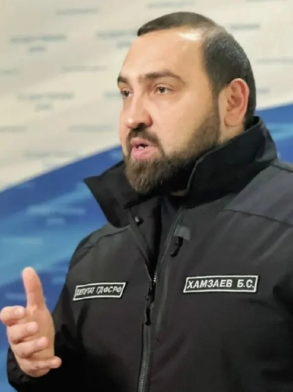 В аэропорту Шереметьево возник конфликт между депутатами Госдумы Станиславом Наумовым и Бийсултаном Хамзаевым — спор о запрете соцсетей для несовершеннолетних перерос в словесную перепалку и попытку физического контакта. Наумов намерен поднять вопрос на комиссии по депутатской этике.