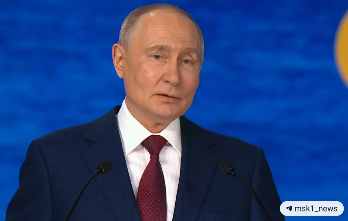 Президент затронул тему цифрового суверенитета, макроэкономической стабильности, роста ВВП и заработных плат — связав повышение доходов с демографическим благополучием.