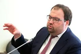 Глава Минцифры на IT‑завтраке ПМЭФ‑2026 сообщил, что внедрение возрастной идентификации на онлайн‑платформах — приоритетная задача; ведомство изучает зарубежный опыт, в том числе платформы Roblox.