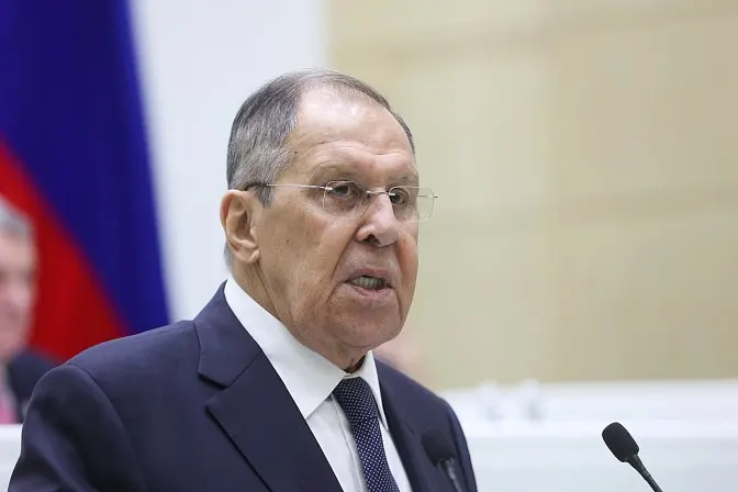 Глава МИД РФ заявил, что Еревану предстоит выбор между ЕАЭС и ЕС; от решения зависят тарифы и фитосанитарные правила, а также дальнейший внешнеполитический вектор страны.