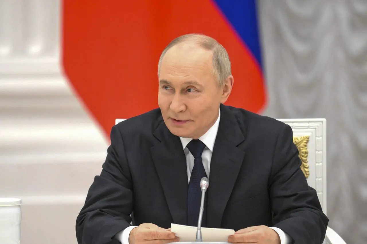 Во время общения с журналистами президент заявил, что у России есть все необходимые возможности для ответа на попытки атаковать базы в Калининградской области. Комментарий последовал после слов министра иностранных дел Литвы о якобы имеющихся у стран Балтии силах для поражения российских ПВО.