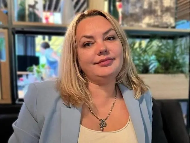 Жалобу на передачу материалов дела в Краснодарский край назначили к рассмотрению на 22 июля. По делу проходят 12 человек, в том числе бывший чиновник и представители застройщиков, им вменяют мошенничество и взятки.
