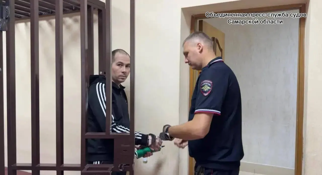 Самарский районный суд приговорил одного из участников преступного сообщества, обманувшего, в том числе, экс‑руководителя Корпорации развития Самарской области. Подсудимому назначили 4 года 6 месяцев, ущерб потерпевших по делу приближается к 478 млн рублей.