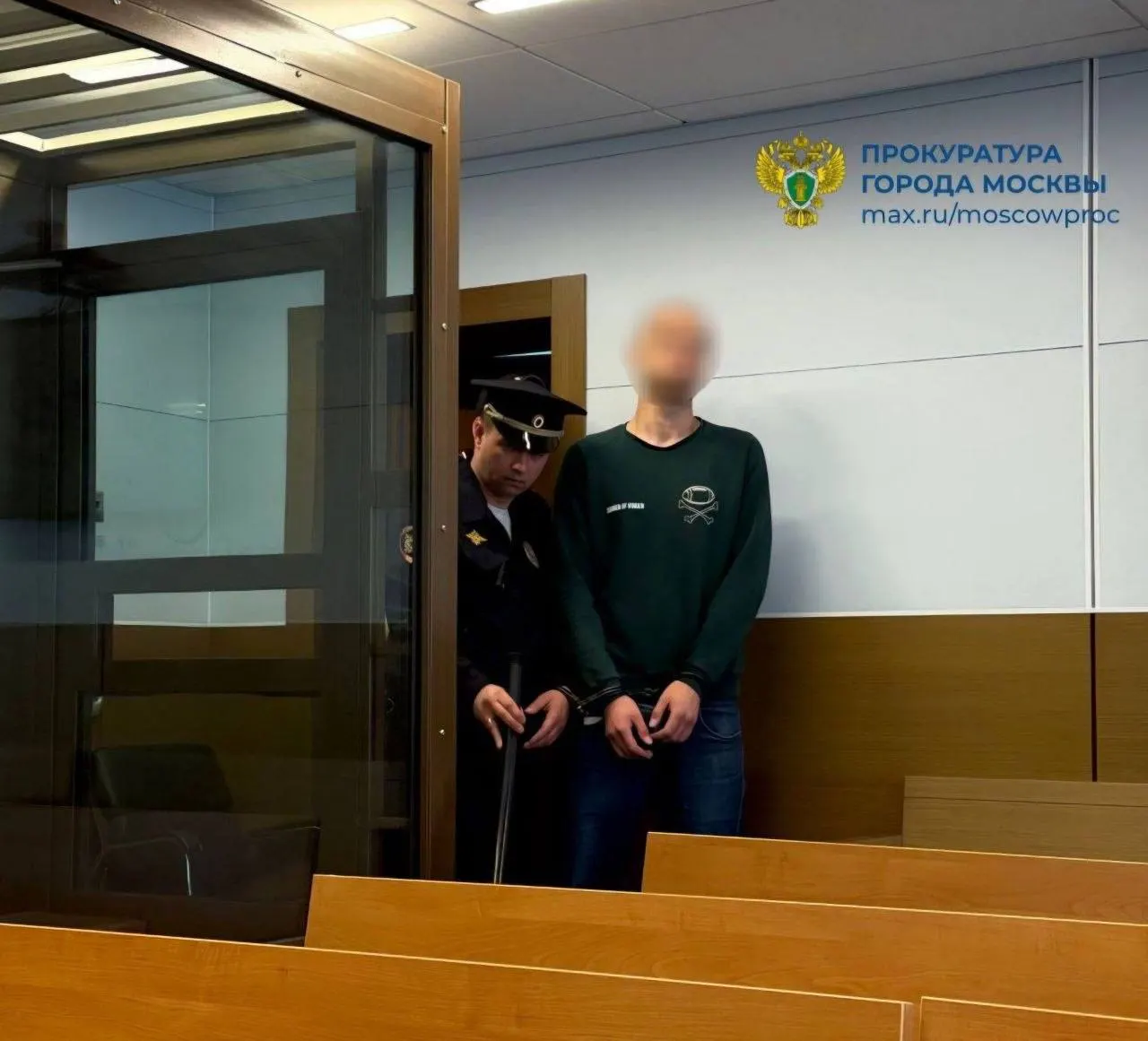 Суд поместил под стражу молодого человека, который, по версии следствия, задушил свою возлюбленную — женщина была на четвёртом месяце беременности. Мужчина возражал против заключения под стражу.