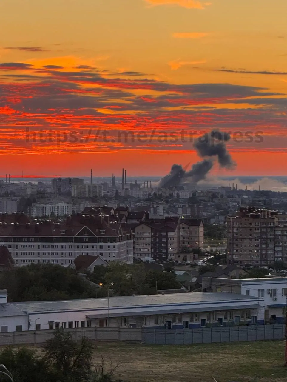 Удар по заводу в Волгограде, массовые перехваты БПЛА, атаки дронов на территории Украины, решение по памятникам в Томске и изменения в реестре Минюста — главное за ночь.