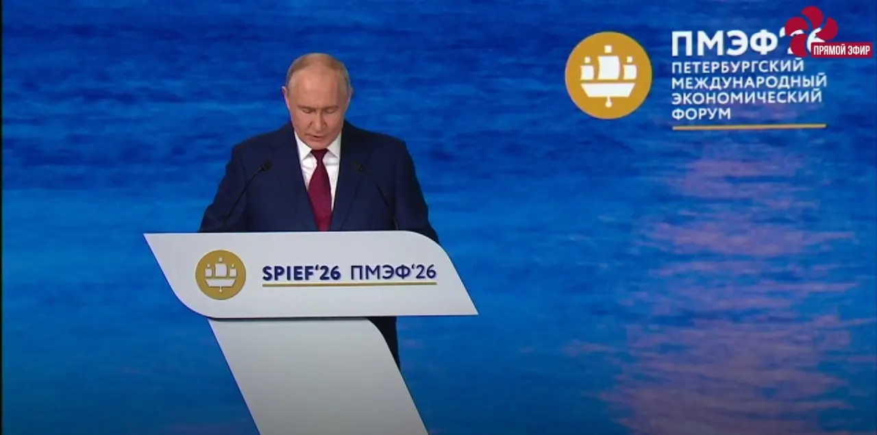 Президент заявил о перестройке «глобального роста» в пользу БРИКС, отметил рост ВВП в апреле, значительное повышение реальных зарплат и один из самых низких уровней безработицы; а также анонсировал перенос офисов ряда крупных компаний из Москвы в регионы.
