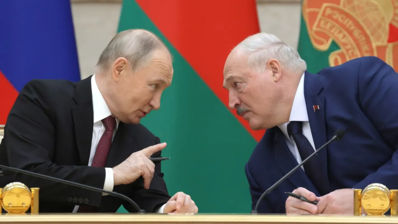 26 июня в резиденции на Валдае прошла закрытая встреча Владимира Путина и Александра Лукашенко. Официальные комментарии были сведены к общим формулировкам о региональной безопасности, торгово‑экономическом взаимодействии и проектах Союзного государства на фоне обострения у белорусско‑украинской границы.