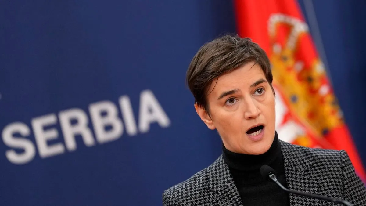 В Белграде рассматривают введение визового режима для граждан РФ в рамках приведения политики в соответствие с требованиями ЕС. Власти России указали, что ответ будет строиться на принципе взаимности. Похожая инициатива анонсирована и в Черногории.
