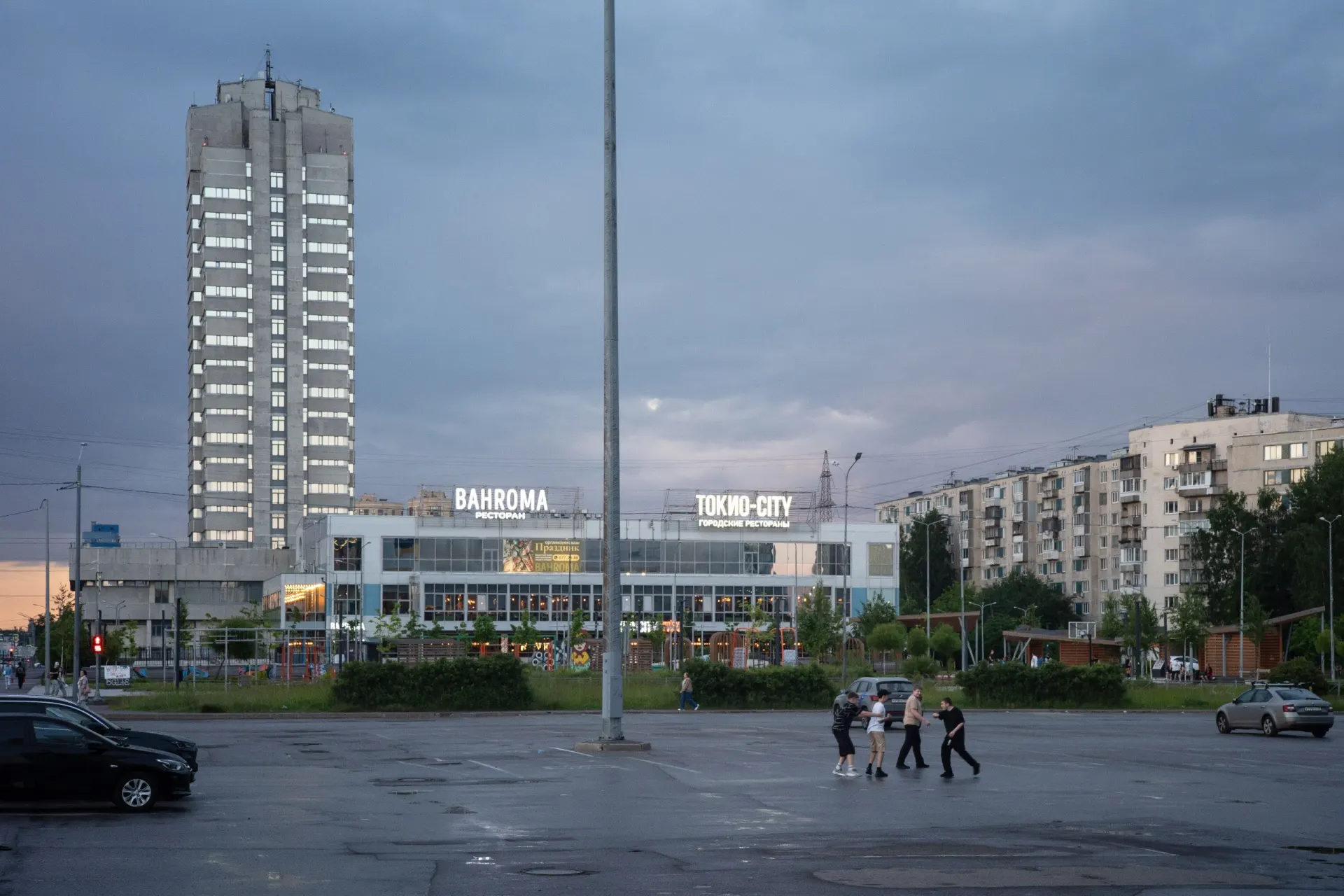 Короткий обзор ключевых событий: штраф по публикации 2014 года, удаление приложений из App Store, проблемы с записью в поликлиники и новые выставки в Петербурге.