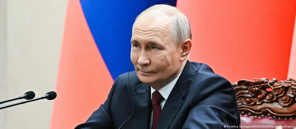Удары беспилотников по НПЗ, дефицит топлива и проблемы в Крыму сталкиваются с минимальными публичными реакциями Кремля — вместо срочных решений идут совещания и дистанцирование от кризиса.