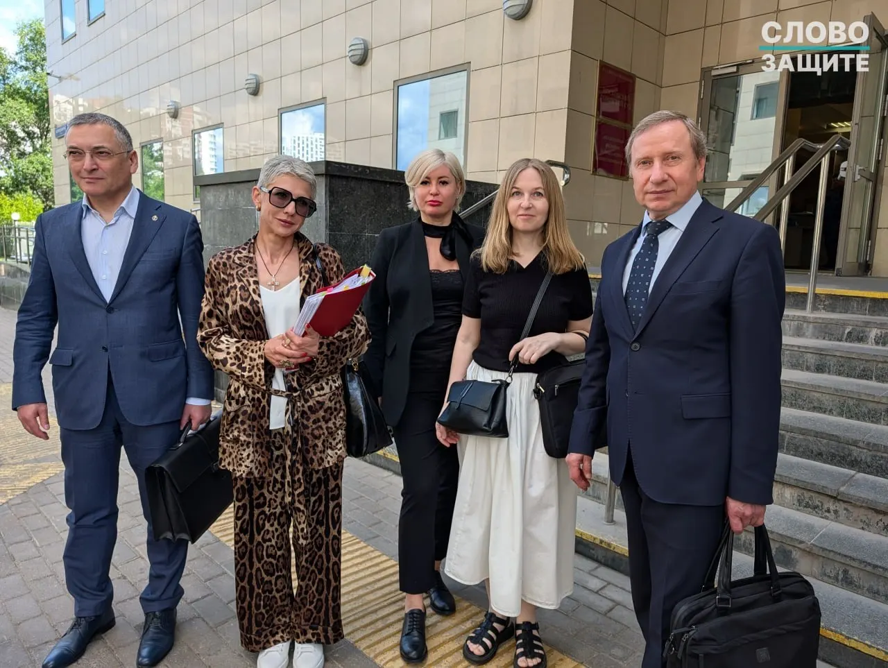 Суд отклонил апелляцию и оставил в силе решение о прекращении адвокатского статуса Алексея Басистова, Дмитрия Проводина и Юлия Тая — Минюст ссылался на длительное проживание за границей. Защита настаивает на дискриминации и угрозах в адрес одного из юристов.