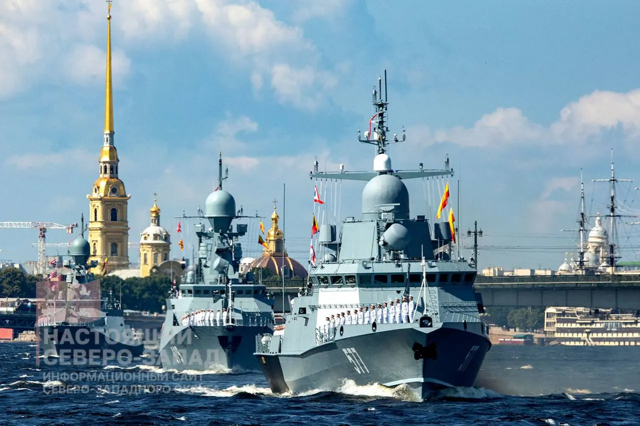 Минобороны не планирует проводить главный военно‑морской парад ко Дню ВМФ в Санкт-Петербурге — мероприятия в традиционном формате отменяются второй год подряд.