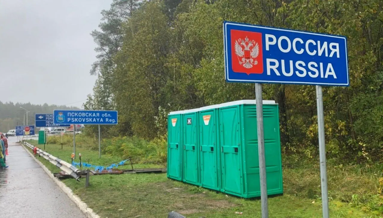В 21-м пакете санкций Евросоюз планирует ввести полный визовый запрет для тех, кто служил в российских вооружённых силах или прокси‑группах с начала полномасштабного вторжения. Остаются вопросы по критериям отбора и применению к срочникам и дезертирам.