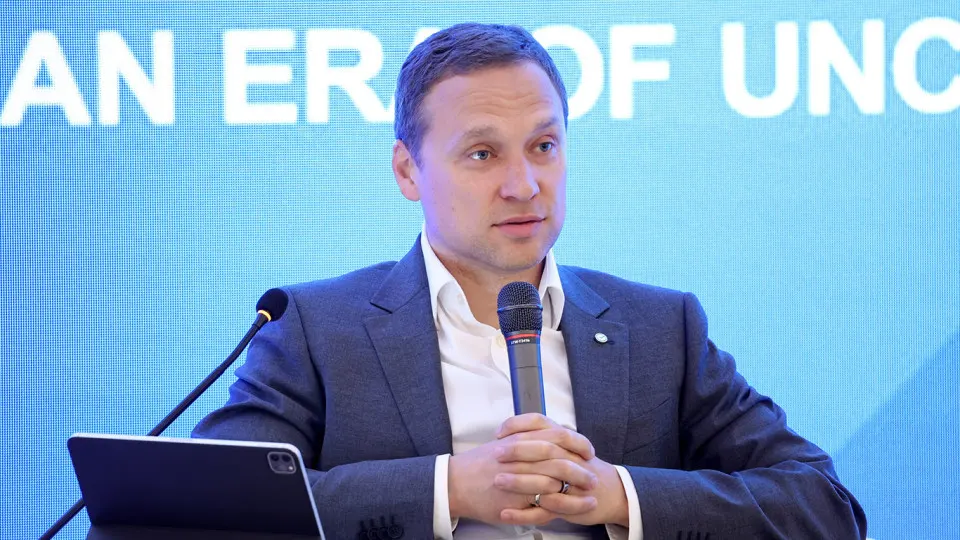 Зампред Сбербанка предупреждает, что повышение налоговой нагрузки и усиление контроля за платежами стимулируют рост наличных вне банковской системы и отток средств со счетов.