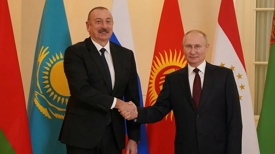 Заместитель министра иностранных дел РФ заявил на Петербургском экономическом форуме, что Москва готова содействовать более тесным экономическим связям Баку с Евразийским экономическим союзом, которые могут принести выгоды в торговле, транспорте и инвестициях.