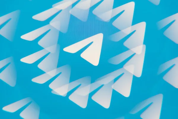 Основатель Telegram Павел Дуров заявил, что блокировки вынуждают специалистов уезжать и делают российские приложения уязвимыми; с начала 2026 года отключения интернета участились и затронули даже крупные города.