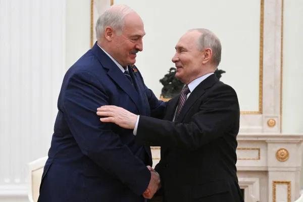 Киев сообщил о передаче нового мирного предложения России. Путин провёл встречу с Лукашенко; в тот же день по Запорожью нанесён удар, есть раненые.
