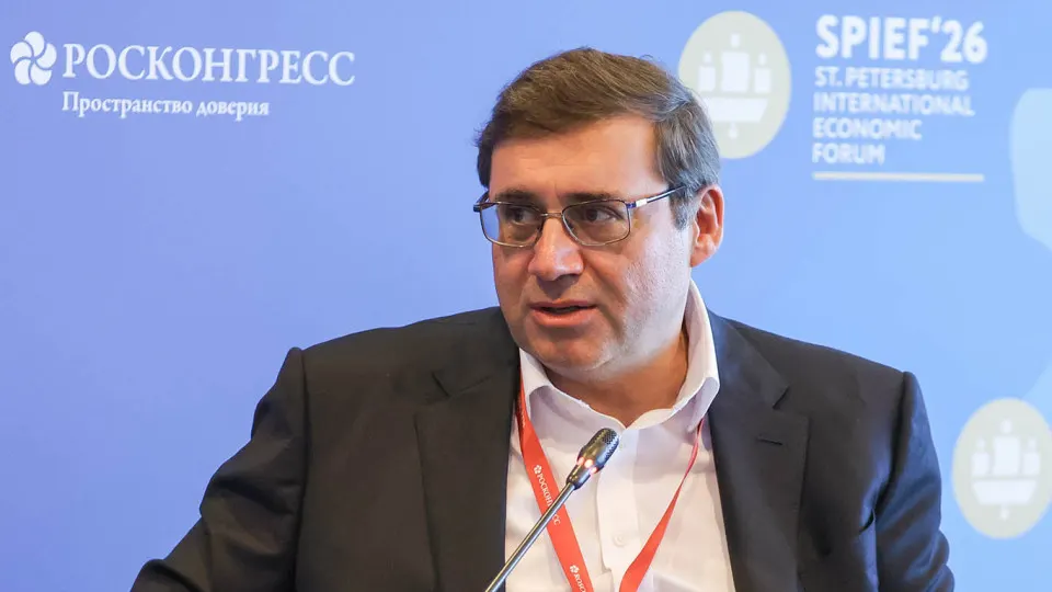 Сергей Швецов заявил на ПМЭФ, что российский фондовый рынок сокращает капитализацию вместо роста; соотношение капитализации к ВВП около 20%, и достичь цели в 66% к 2030 году будет сложно.