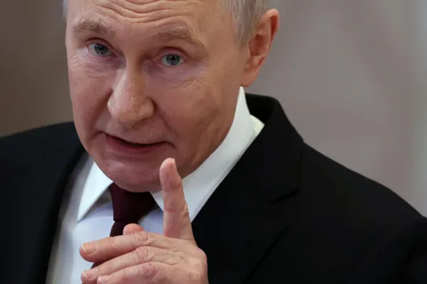 Президент заявил, что Украина предложила отказаться от ударов дронами по России в обмен на прекращение наступательных действий РФ в глубине украинской территории. Он отверг предложение и подтвердил, что главной целью операции остаётся «освобождение» аннексированных регионов. Популярные военизированные каналы отреагировали в основном нейтрально, а отклики их аудитории показывают ослабление поддержки продолжения войны.