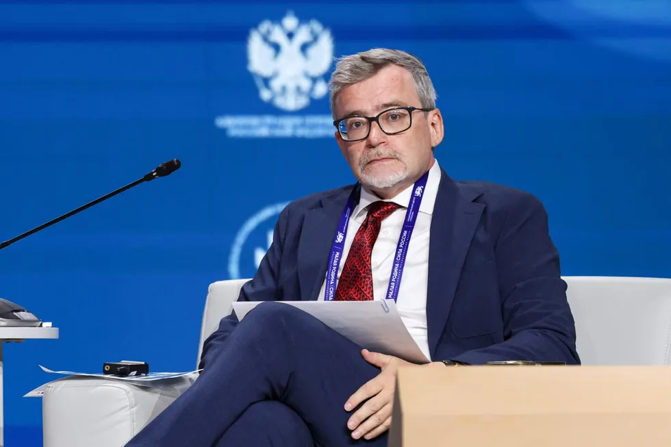По результатам расследования, анализировавшего документы, утечки и материалы в соцсетях, у близких руководителя ВЦИОМ найдено имущество, автомобили и предметы роскоши на сотни миллионов рублей. Официальные доходы руководителя заметно ниже стоимости задекларированных активов.